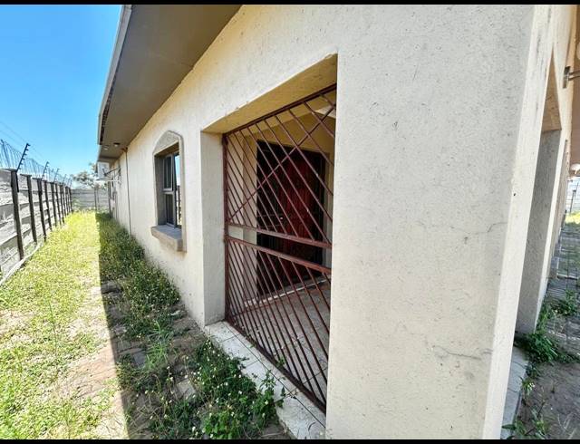300M² BUSINESS CENTRE FOR SALE IN MAGNA VIA INDUSTRIAL